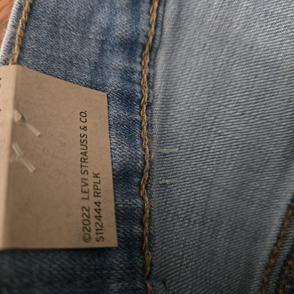 Levi's Light Blue Denim Shorts Mid- Rise Mid-Length Size 12 - Picture 3 of 6